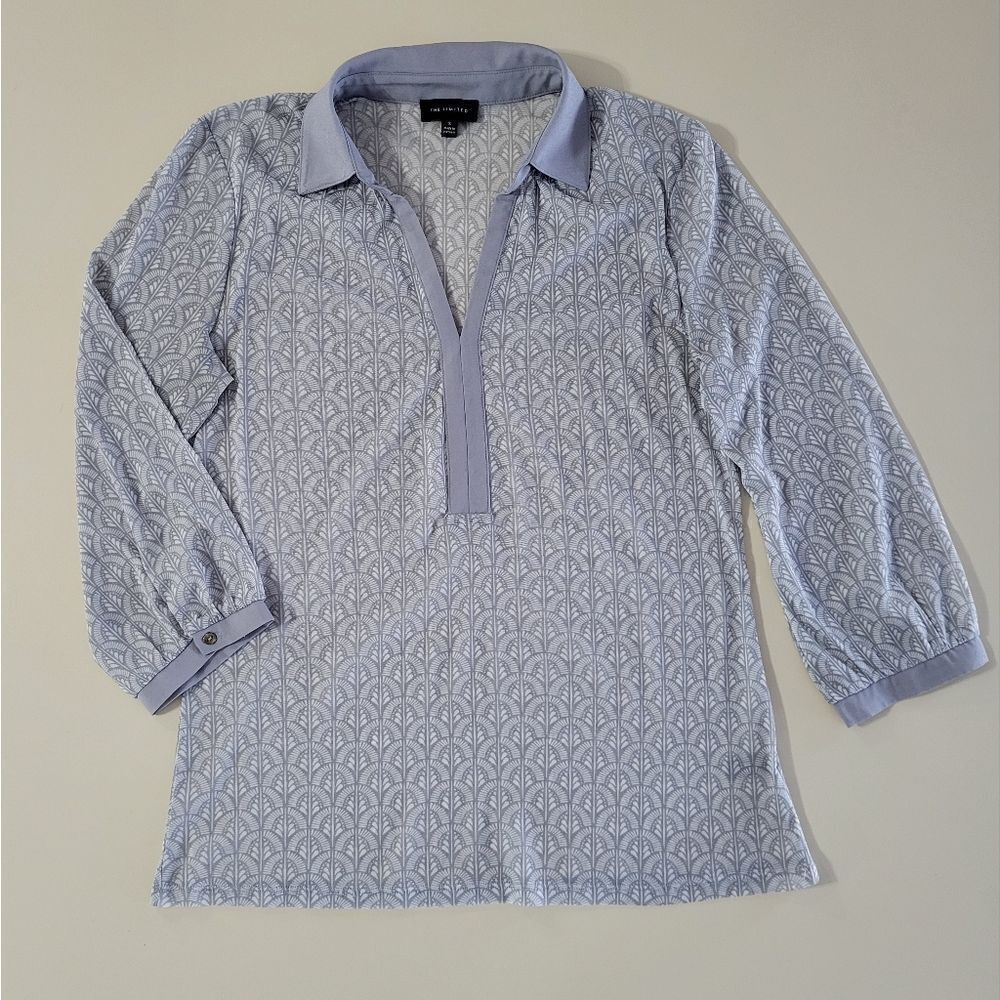 Limited Semi-Sheer Gray Print V-neck 3/4 Sleeve Pullover Blouse